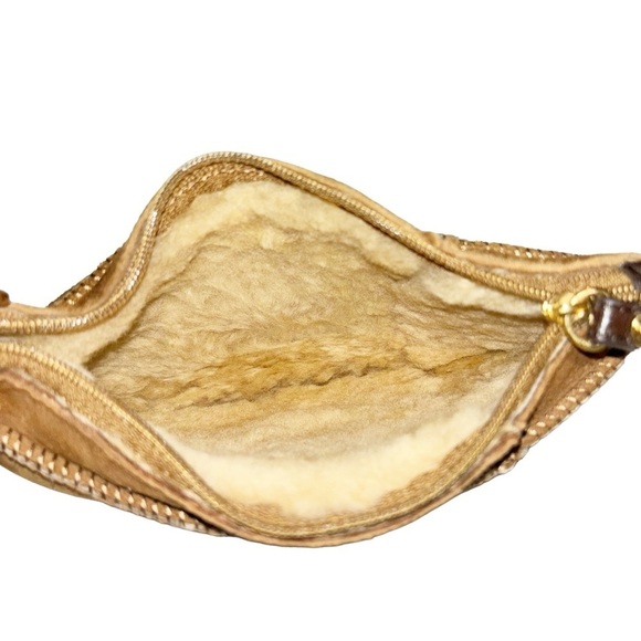 UGG wristlet - Picture 4 of 4